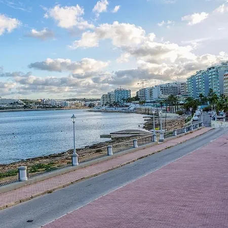 דירה Qawra Seafront With Large Front Terrace סיינט פול ביי