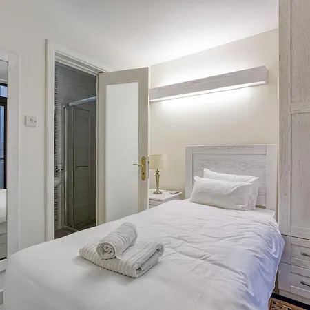 Qawra Seafront With Large Front Terrace Apartamento St Paul's Bay