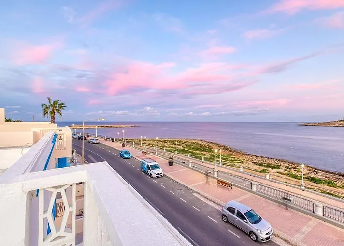 Qawra Seafront With Large Front Terrace Διαμέρισμα