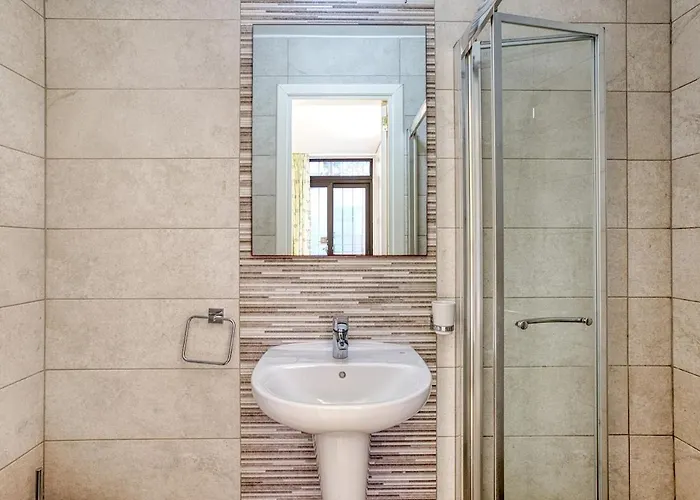 Qawra Seafront With Large Front Terrace Διαμέρισμα