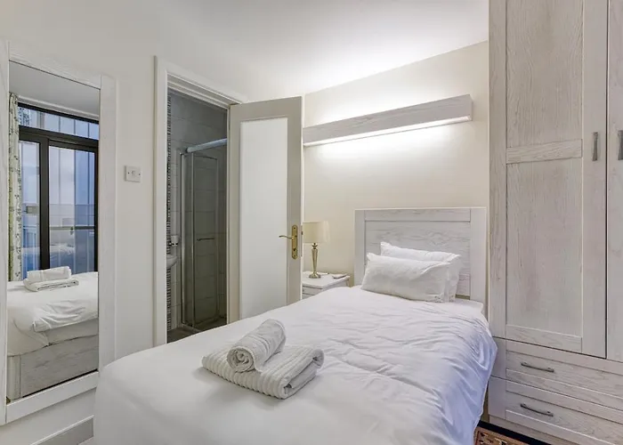 Qawra Seafront With Large Front Terrace Διαμέρισμα Σεντ Πόλς Μπέι