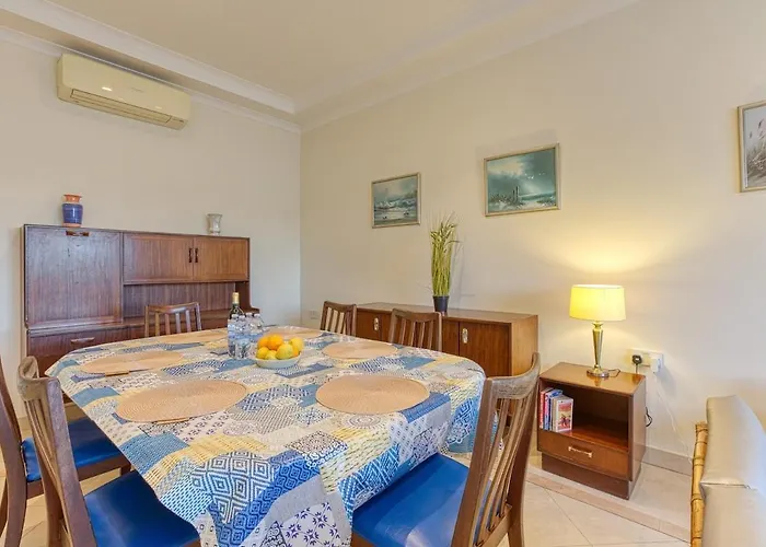 Qawra Seafront With Large Front Terrace Appartamento *