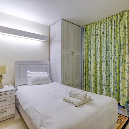 Apartment Qawra Seafront With Large Front Terrace