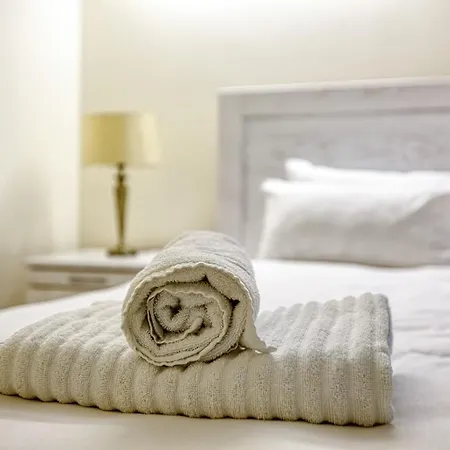 Qawra Seafront With Large Front Terrace Appartement *