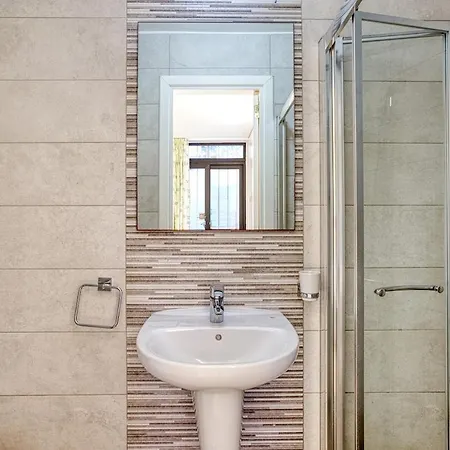 Qawra Seafront With Large Front Terrace Appartement